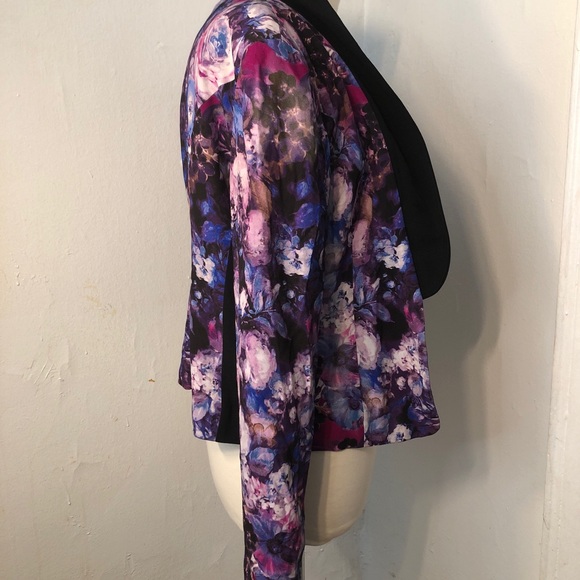 Cache Black Trim with flowers blazer size 2 - Picture 3 of 7